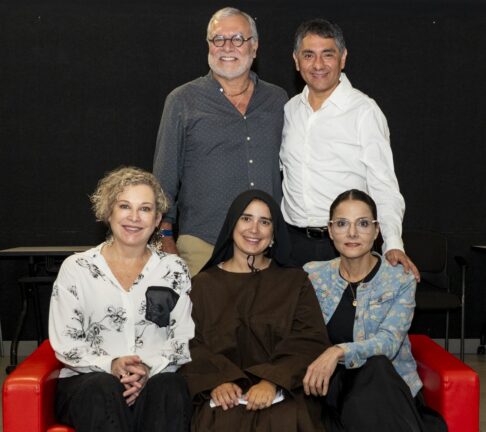 Parte del elenco de Dominga