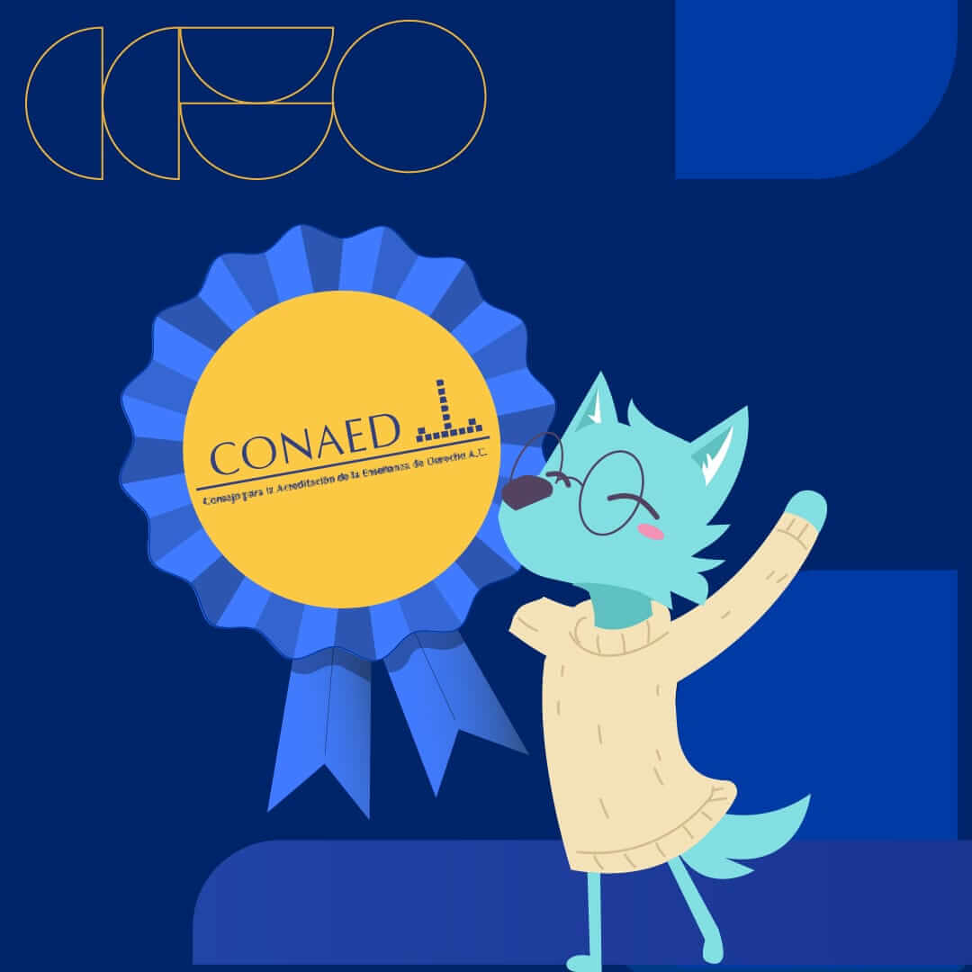 Lupi junto a una insignia del CONAED, en el marco del proceso de acreditación internacional de Derecho PUCP.